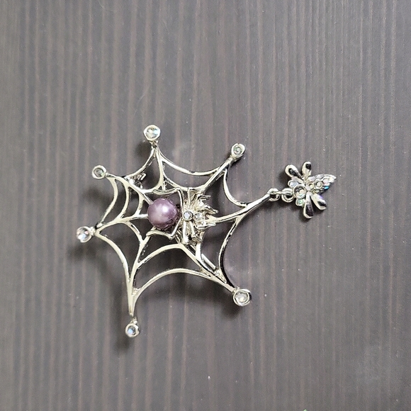 Brooch - Picture 1 of 4